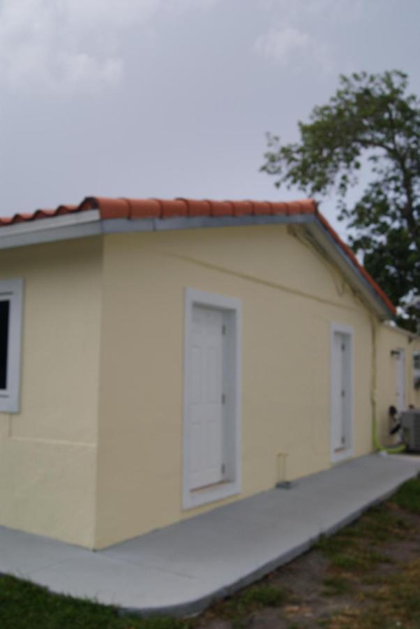 מיאמי גרדנס Private Studio Two Miles From Hard Rock Stadium מראה חיצוני תמונה