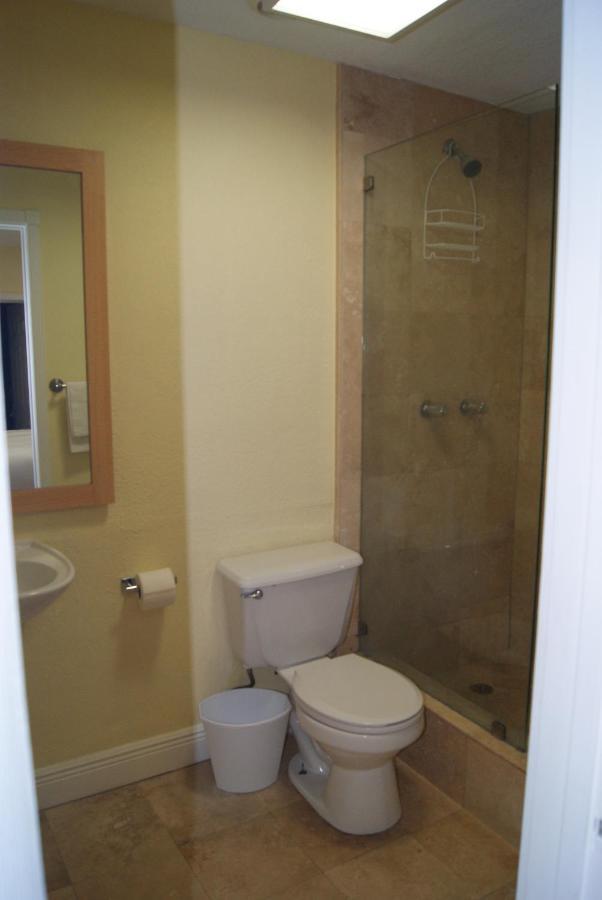 מיאמי גרדנס Private Studio Two Miles From Hard Rock Stadium מראה חיצוני תמונה